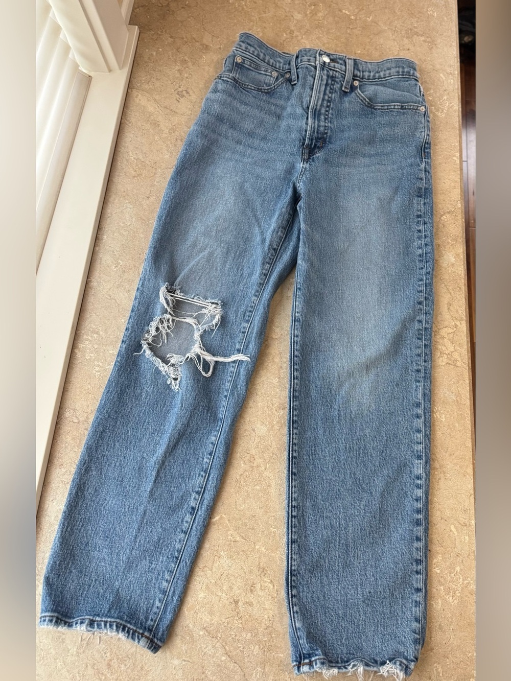 Madewell Straight Leg Jeans in Medium Blue with Distressed Knee
